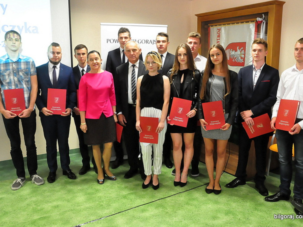Powiatowy Dzień Olimpijczyka. Uczniowie wyróżnieni za osiągnięcia w nauce (FOTO)