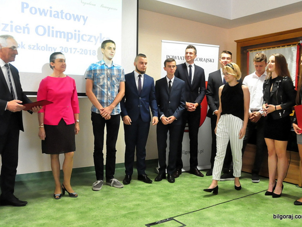 Powiatowy Dzień Olimpijczyka. Uczniowie wyróżnieni za osiągnięcia w nauce (FOTO)