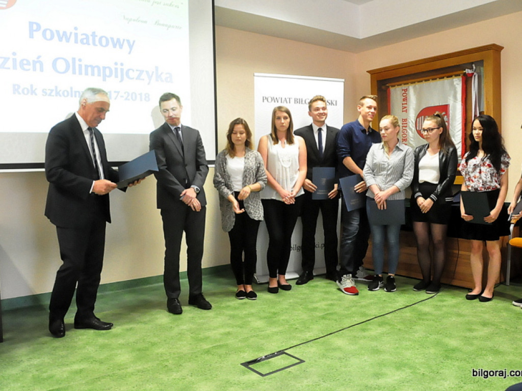 Powiatowy Dzień Olimpijczyka. Uczniowie wyróżnieni za osiągnięcia w nauce (FOTO)
