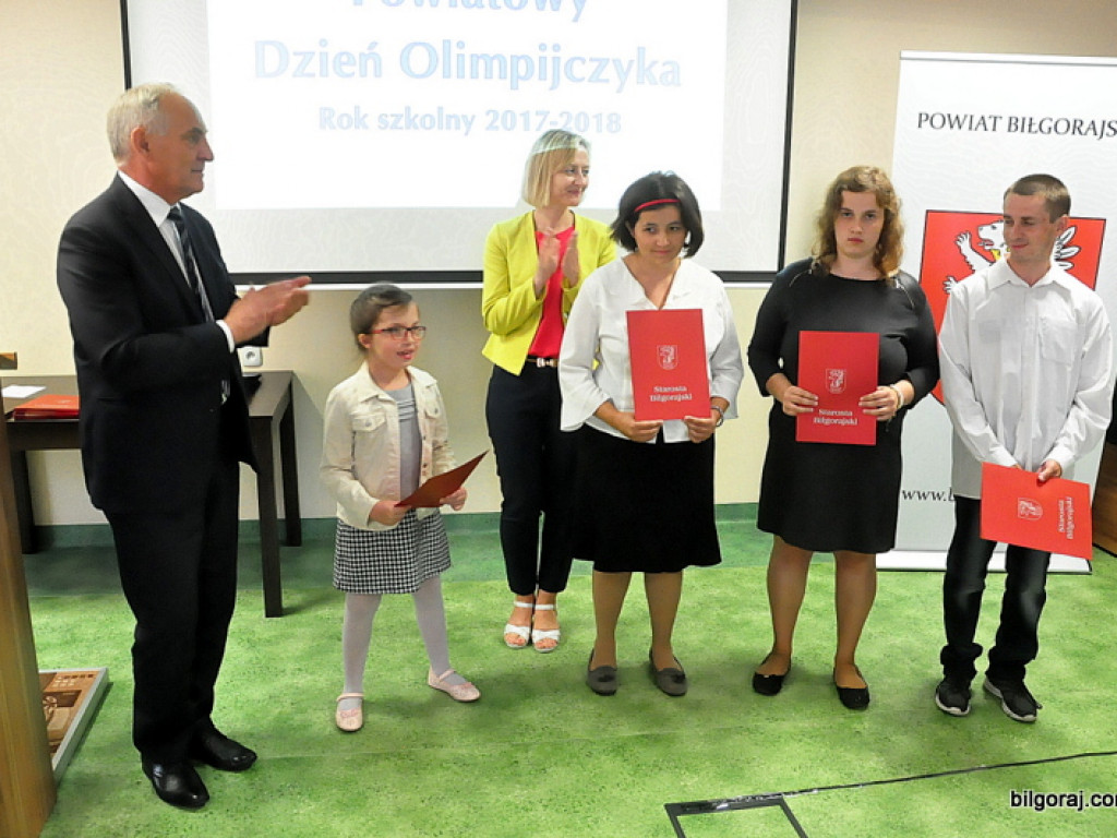 Powiatowy Dzień Olimpijczyka. Uczniowie wyróżnieni za osiągnięcia w nauce (FOTO)