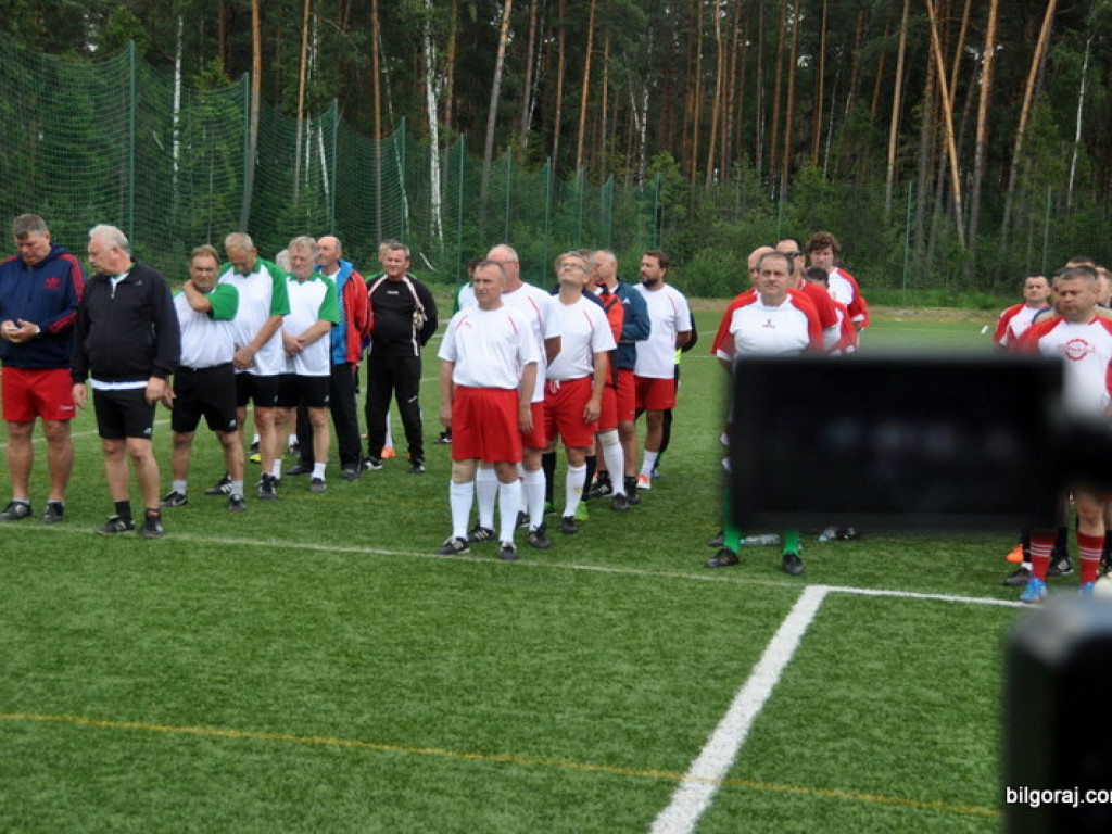 Międzynarodowa piłka, kultura i biznes