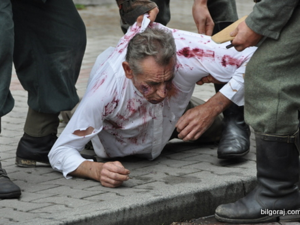 Biłgoraj pamięta o mordzie partyzantów w lesie Rapy (FOTO)