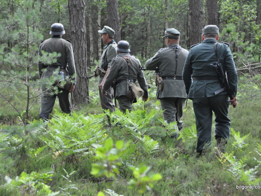 Biłgoraj pamięta o mordzie partyzantów w lesie Rapy (FOTO)