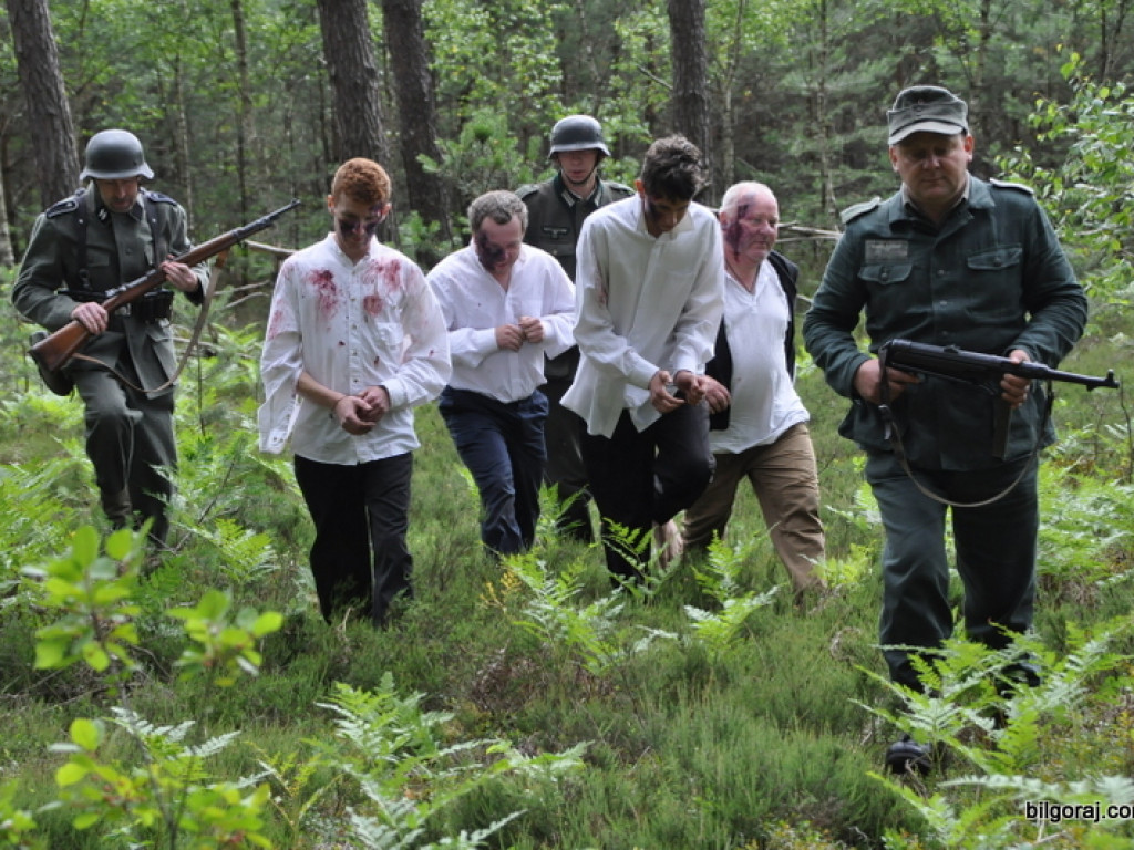 Biłgoraj pamięta o mordzie partyzantów w lesie Rapy (FOTO)