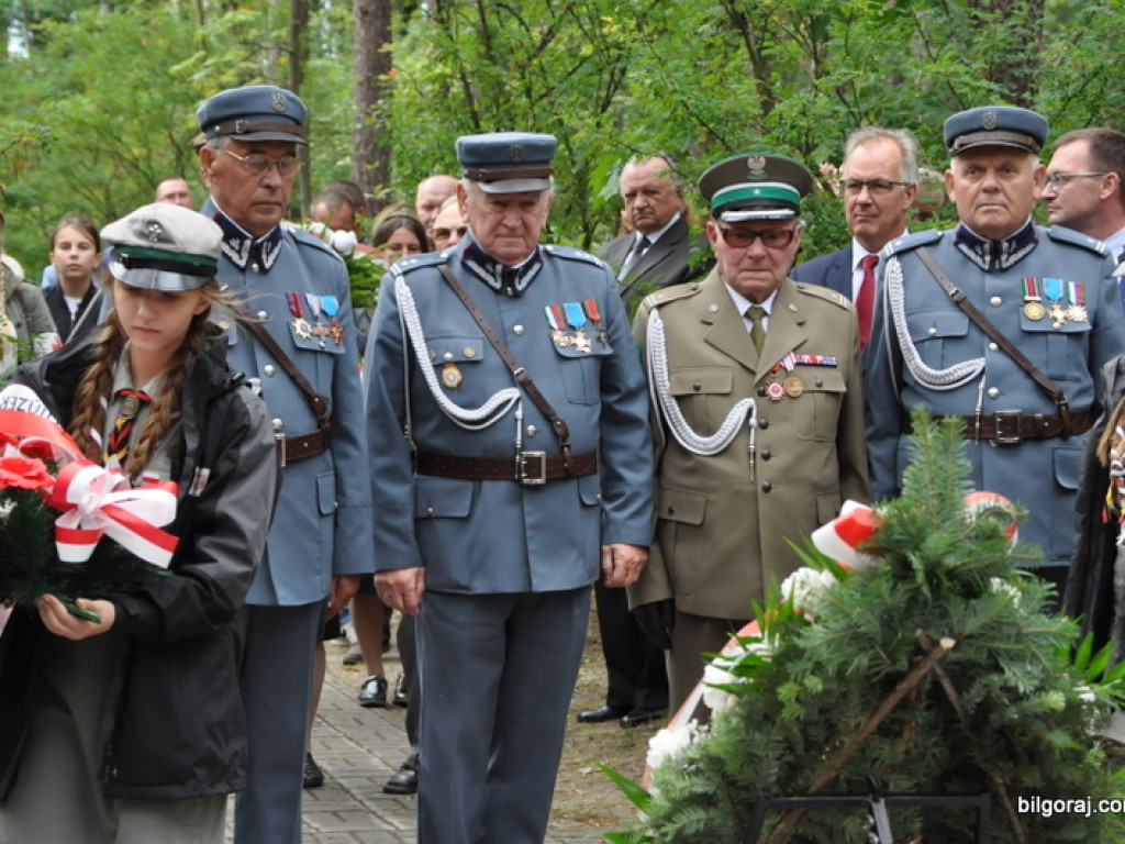 Biłgoraj pamięta o mordzie partyzantów w lesie Rapy (FOTO)