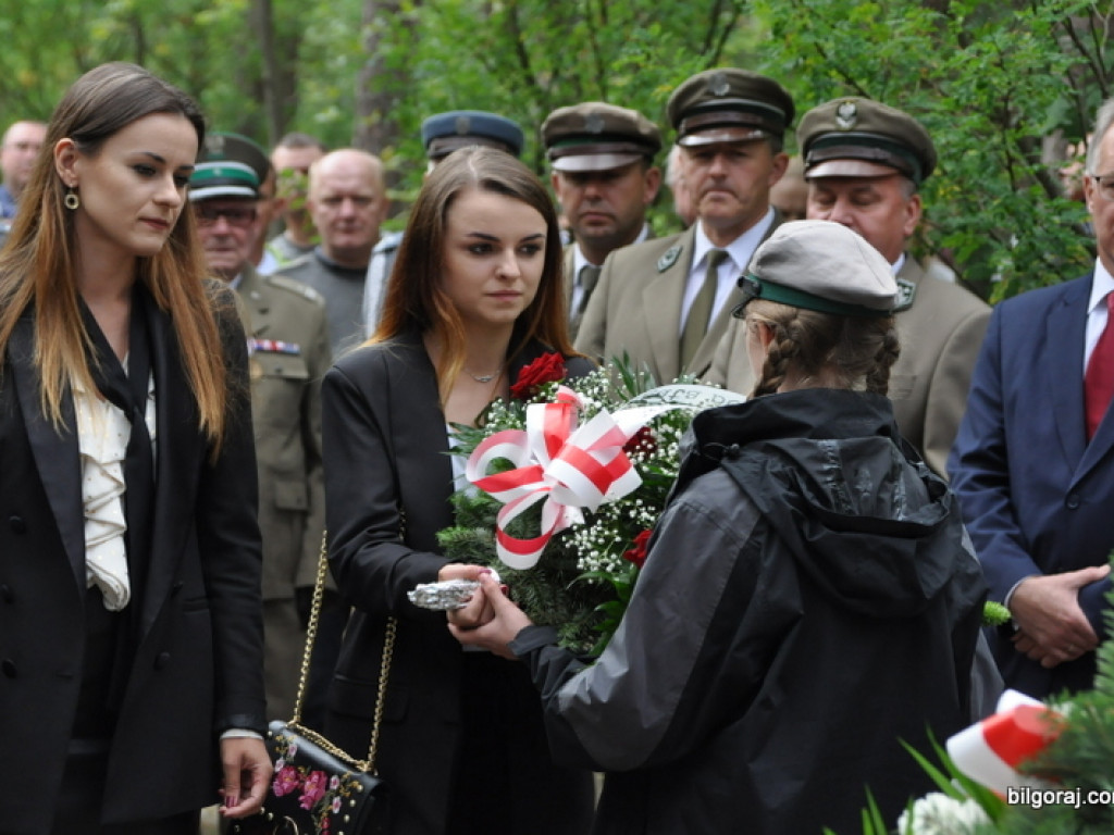 Biłgoraj pamięta o mordzie partyzantów w lesie Rapy (FOTO)