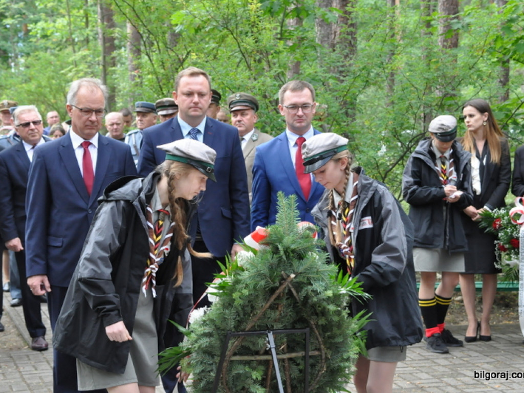 Biłgoraj pamięta o mordzie partyzantów w lesie Rapy (FOTO)