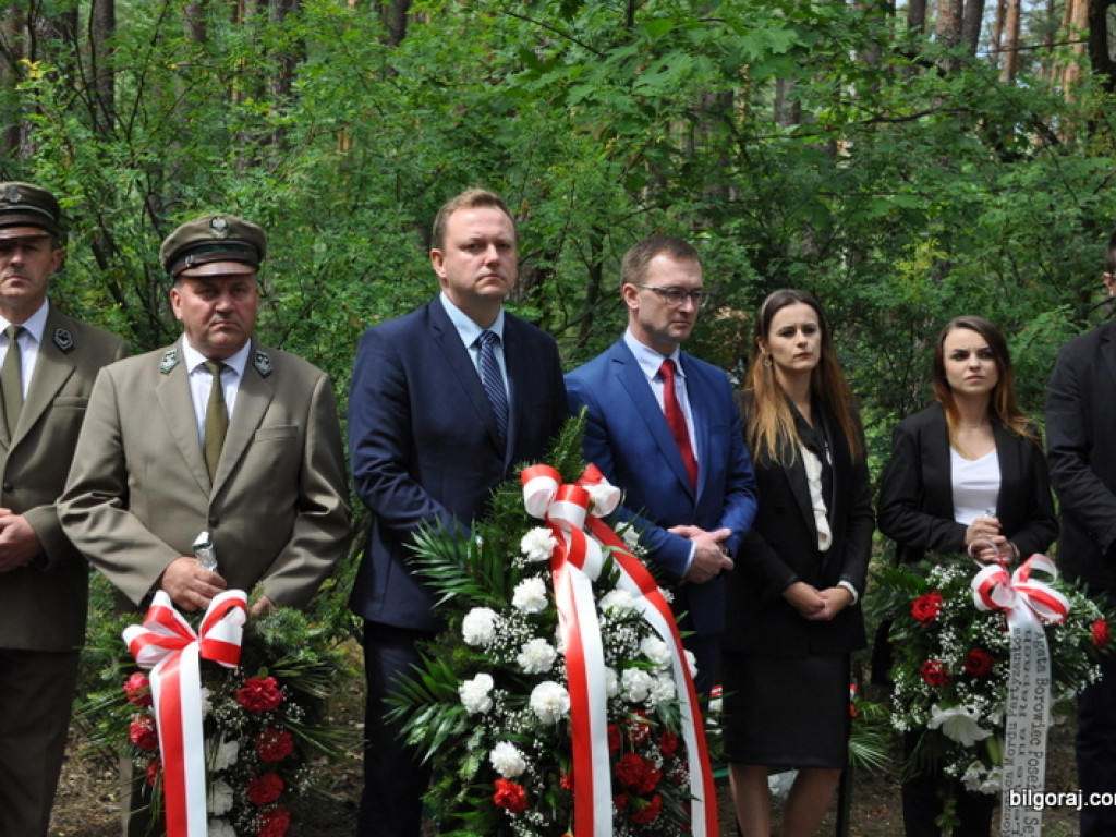 Biłgoraj pamięta o mordzie partyzantów w lesie Rapy (FOTO)