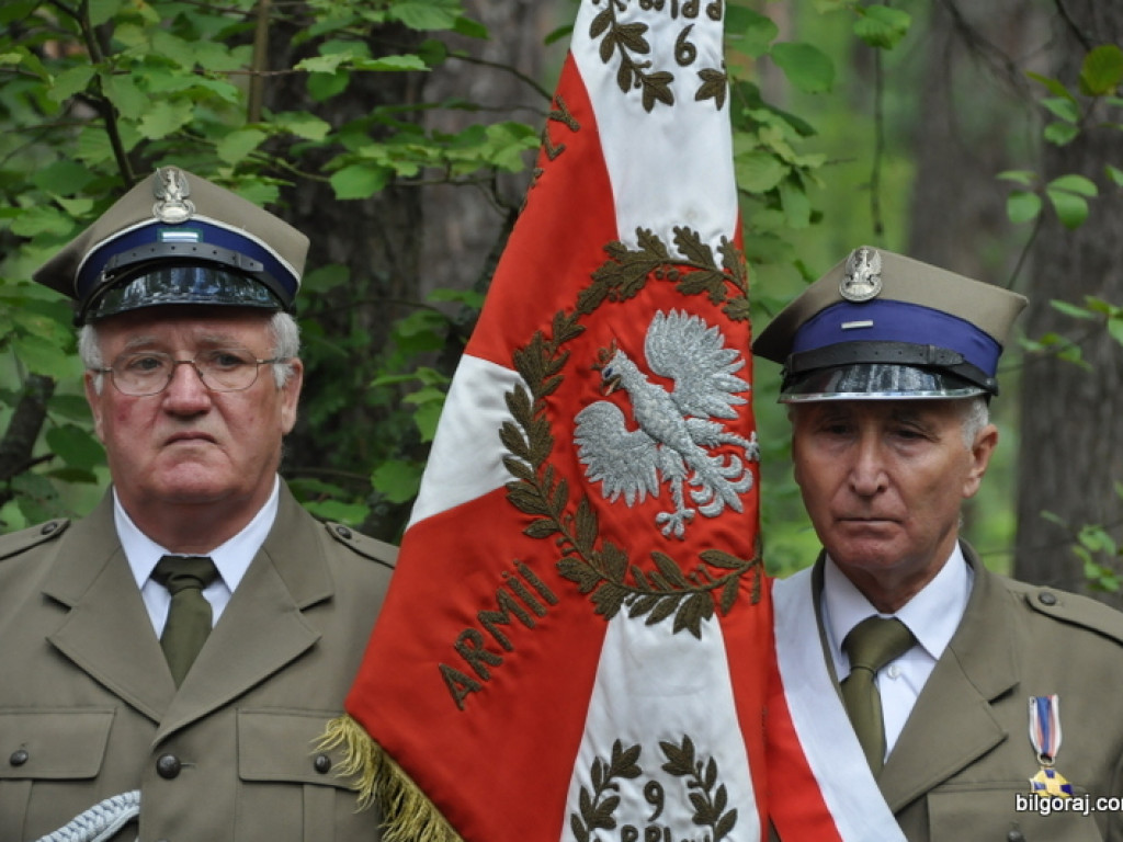 Biłgoraj pamięta o mordzie partyzantów w lesie Rapy (FOTO)