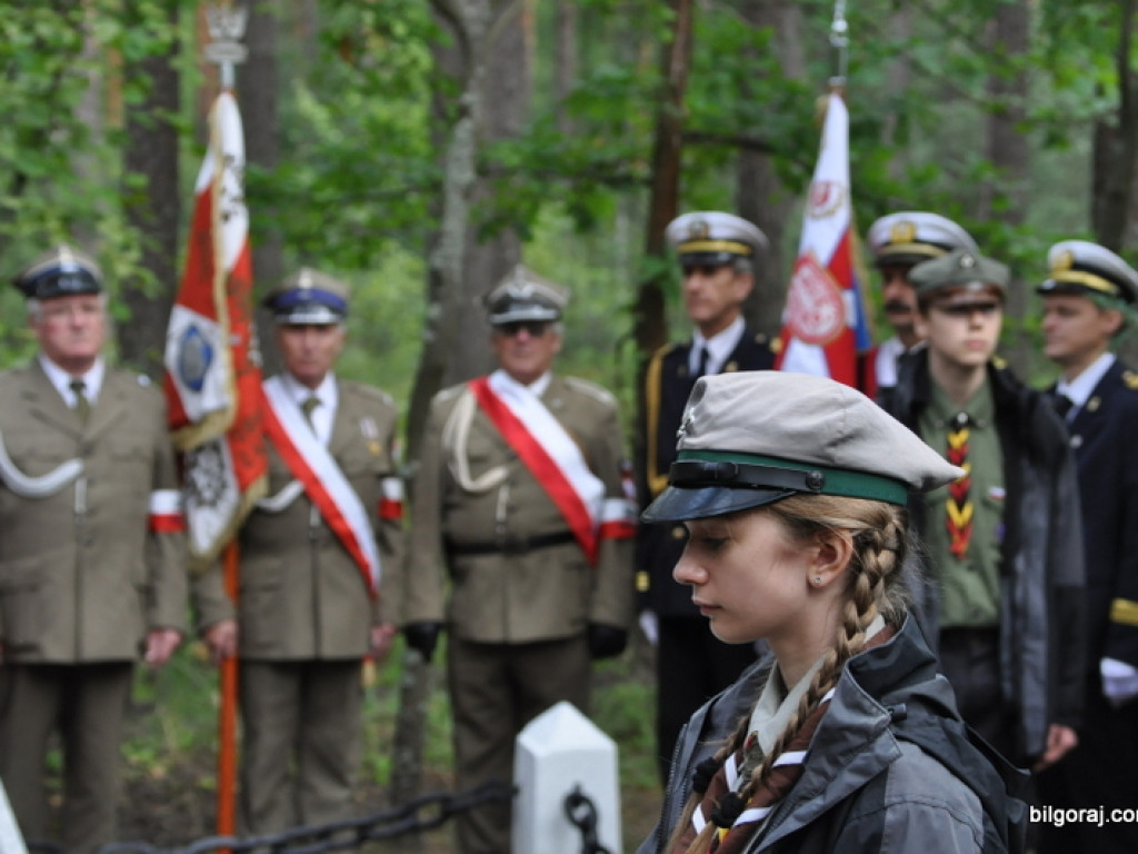 Biłgoraj pamięta o mordzie partyzantów w lesie Rapy (FOTO)
