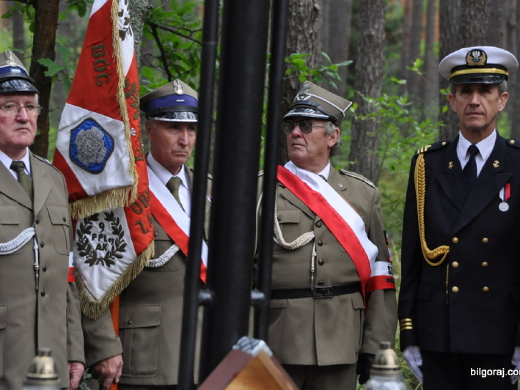 Biłgoraj pamięta o mordzie partyzantów w lesie Rapy (FOTO)