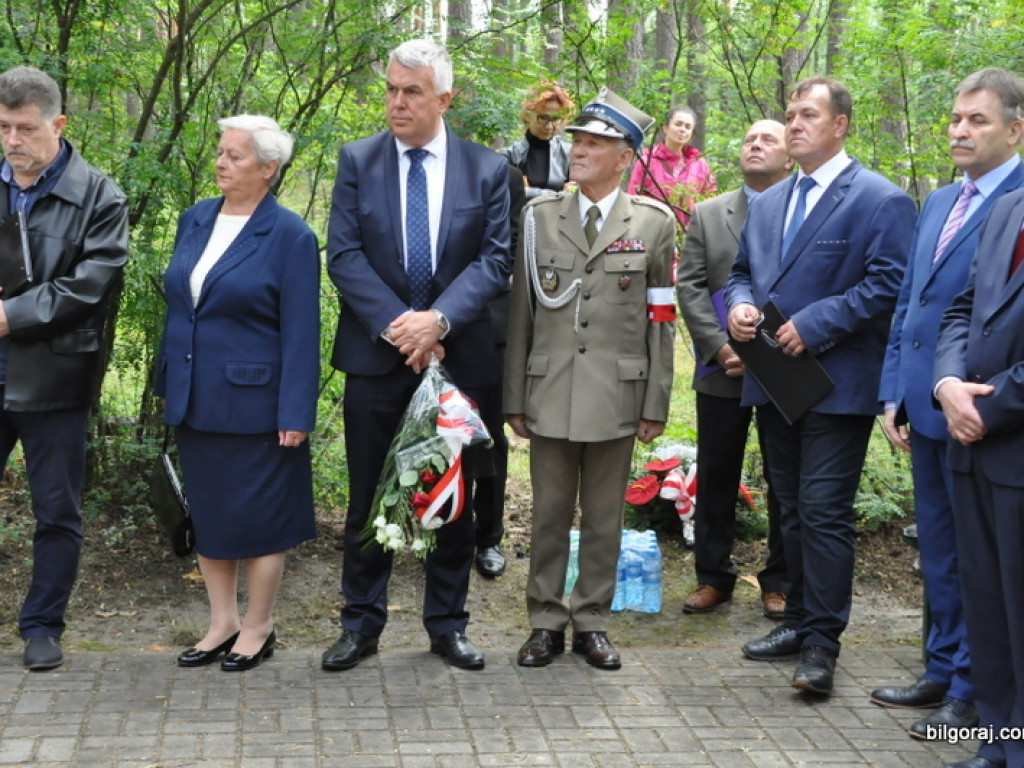 Biłgoraj pamięta o mordzie partyzantów w lesie Rapy (FOTO)