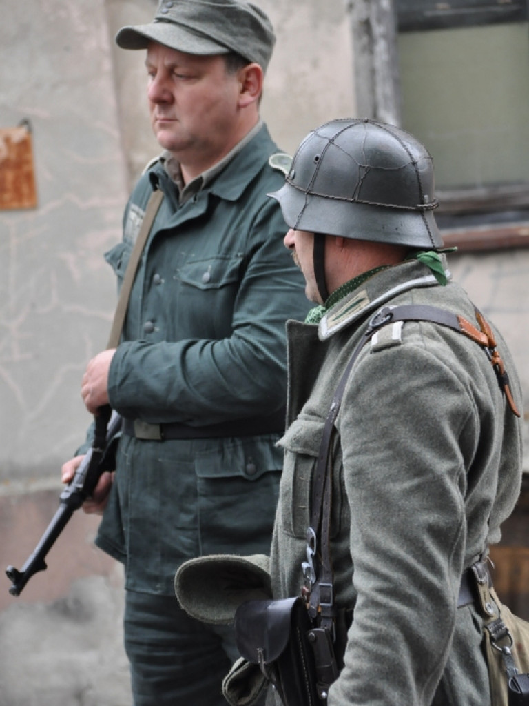 Biłgoraj pamięta o mordzie partyzantów w lesie Rapy (FOTO)