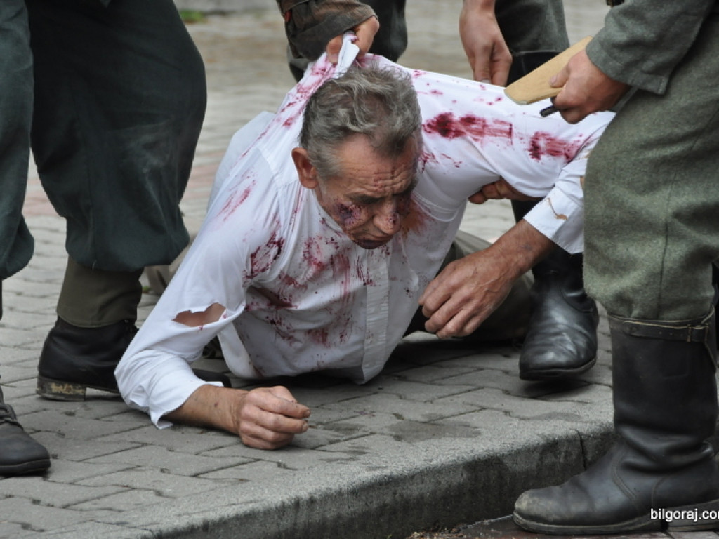 Biłgoraj pamięta o mordzie partyzantów w lesie Rapy (FOTO)