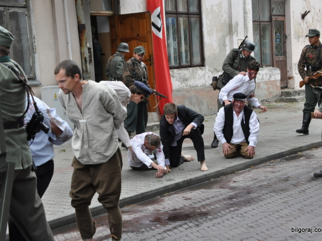 Biłgoraj pamięta o mordzie partyzantów w lesie Rapy (FOTO)