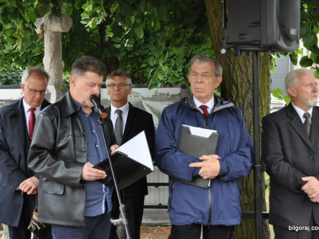 Biłgoraj pamięta o mordzie partyzantów w lesie Rapy (FOTO)