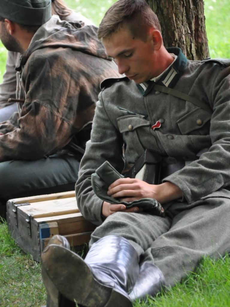 Militarny piknik grup rekonstrukcji historycznej (FOTO)