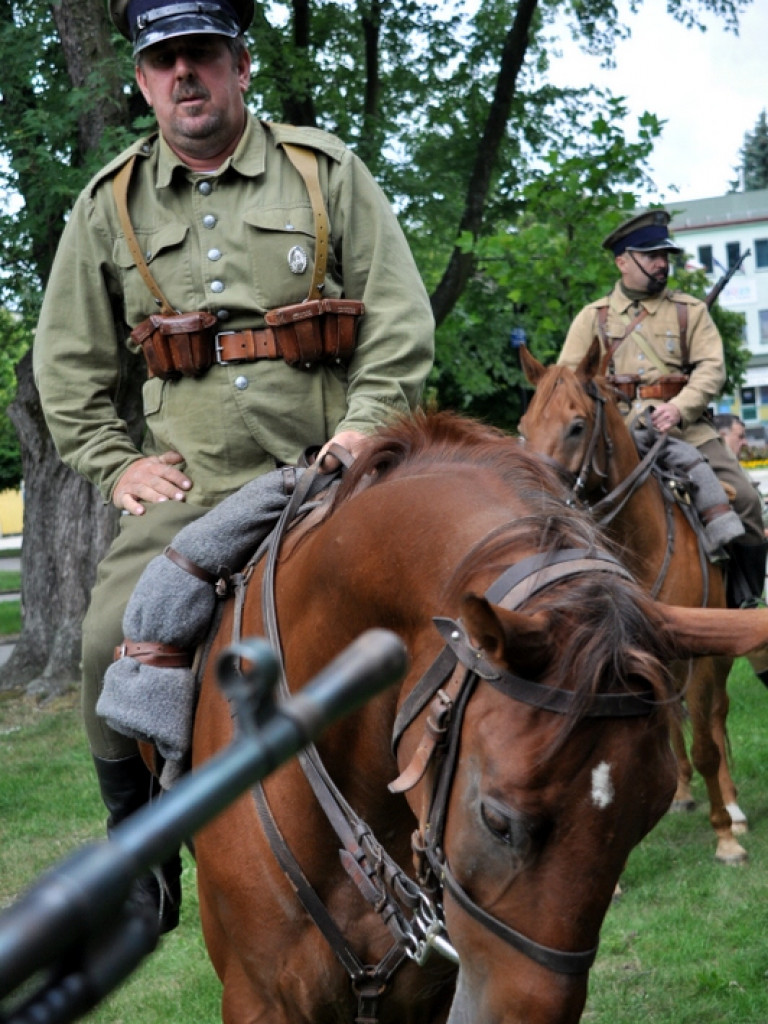 Militarny piknik grup rekonstrukcji historycznej (FOTO)