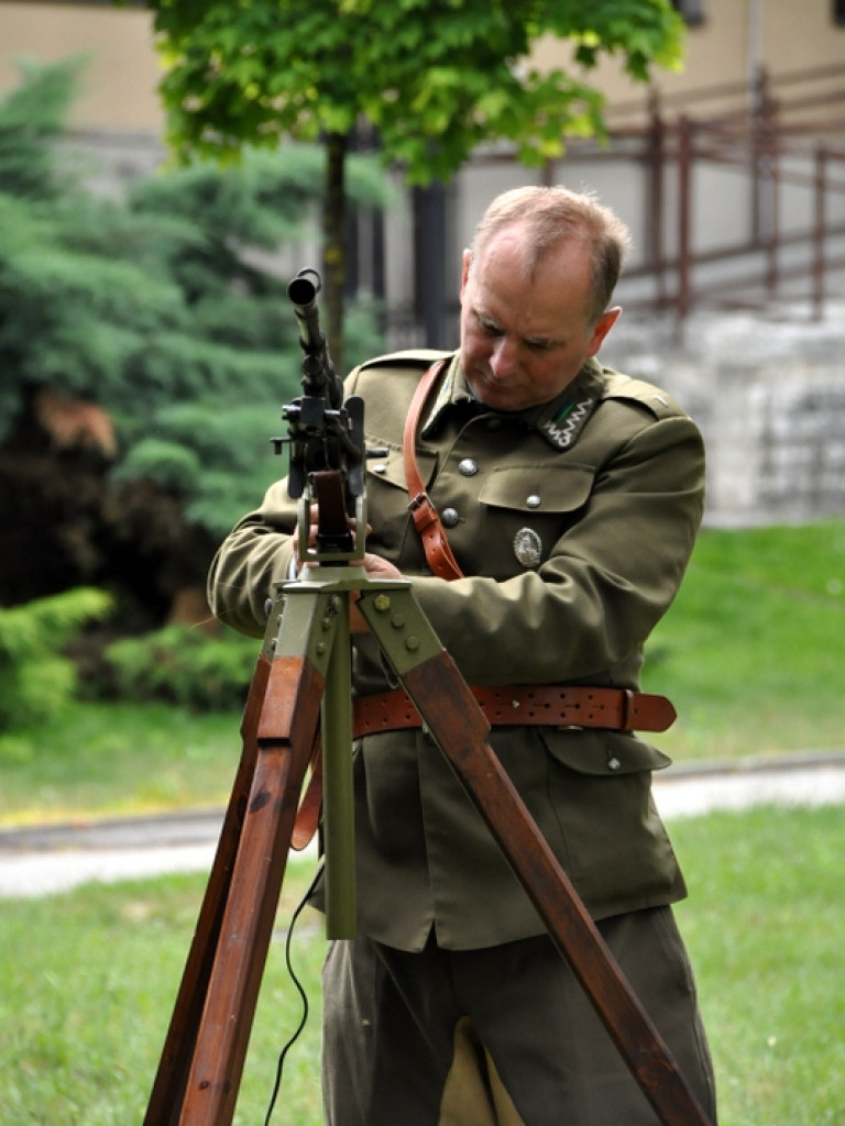 Militarny piknik grup rekonstrukcji historycznej (FOTO)