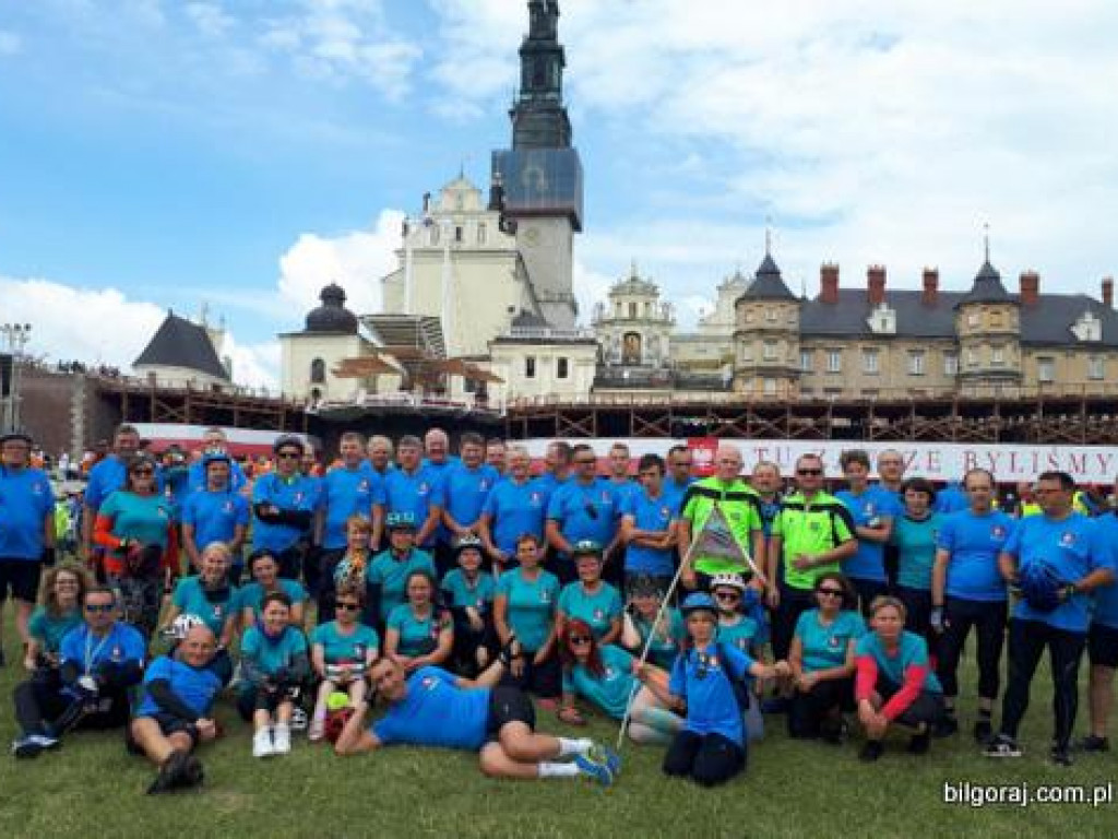 Biłgorajscy rowerzyści u tronu Czarnej Madonny (FOTO)