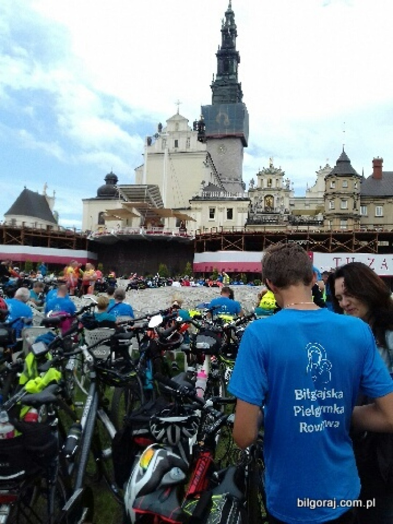Biłgorajscy rowerzyści u tronu Czarnej Madonny (FOTO)
