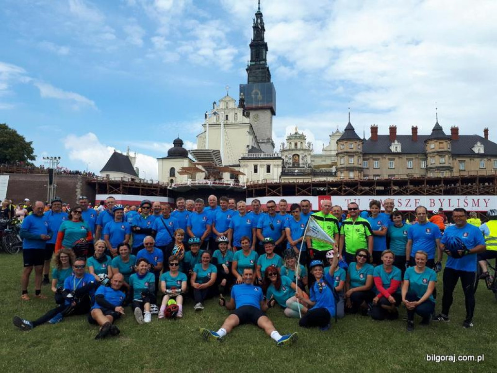 Biłgorajscy rowerzyści u tronu Czarnej Madonny (FOTO)