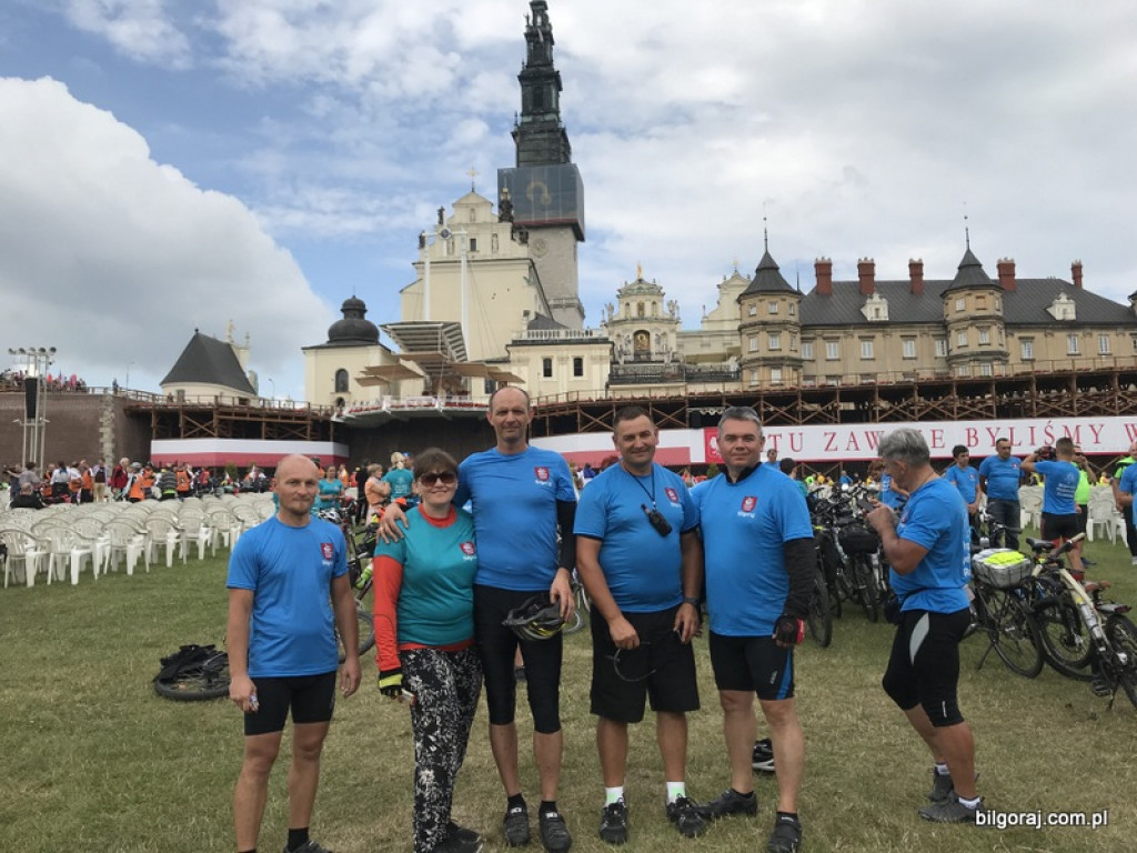 Biłgorajscy rowerzyści u tronu Czarnej Madonny (FOTO)