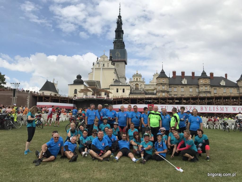 Biłgorajscy rowerzyści u tronu Czarnej Madonny (FOTO)