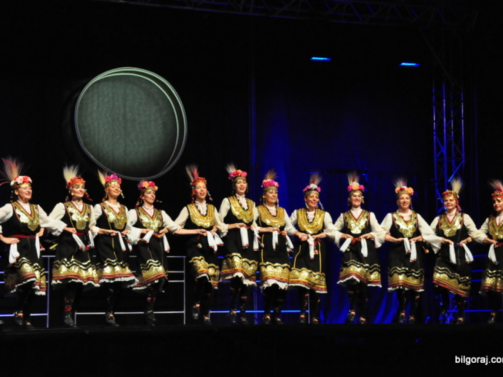 Muzyka i taniec sąsiadów (FOTO, VIDEO)