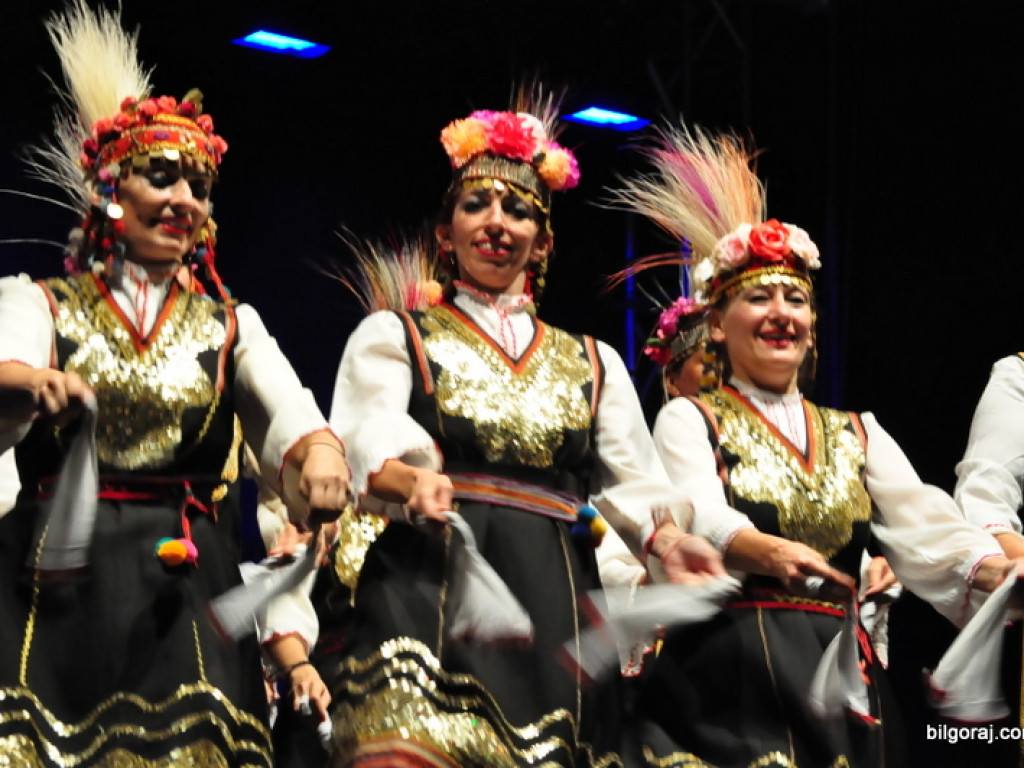 Muzyka i taniec sąsiadów (FOTO, VIDEO)