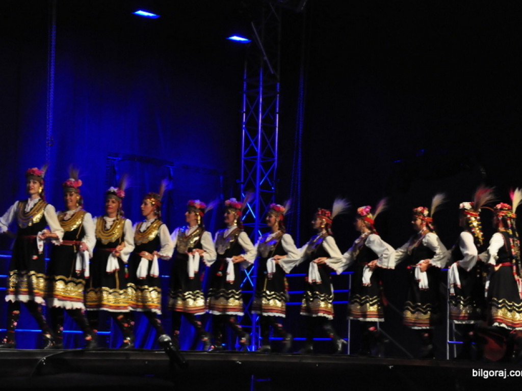 Muzyka i taniec sąsiadów (FOTO, VIDEO)