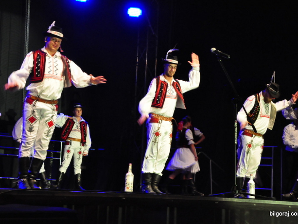 Muzyka i taniec sąsiadów (FOTO, VIDEO)