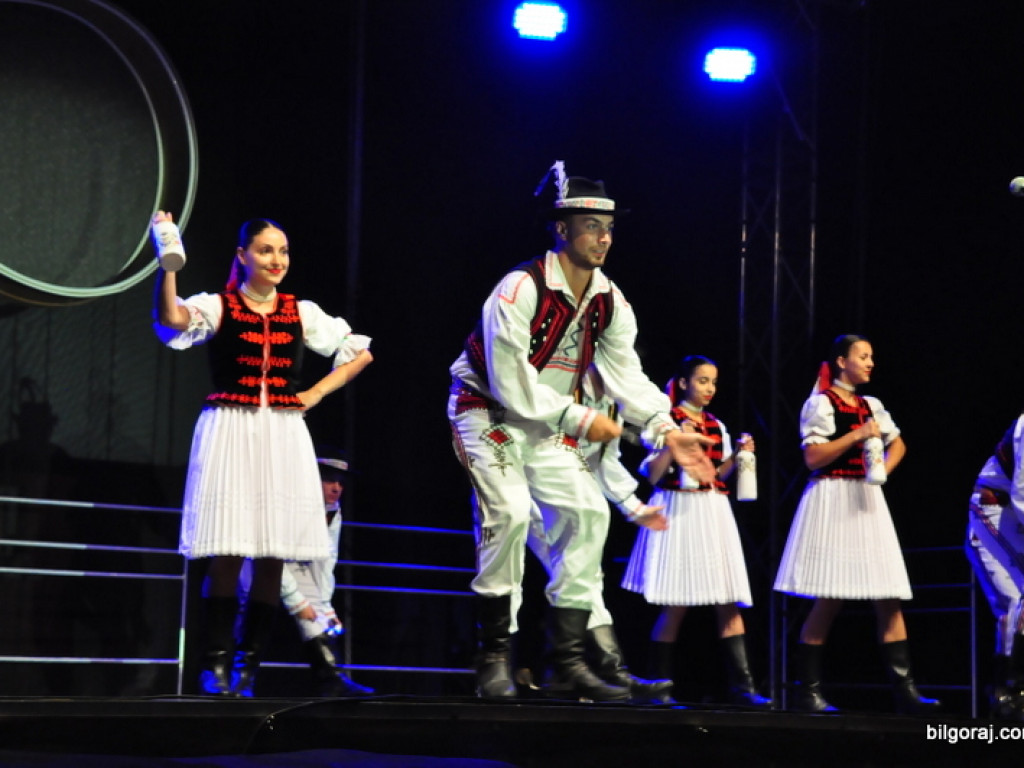 Muzyka i taniec sąsiadów (FOTO, VIDEO)