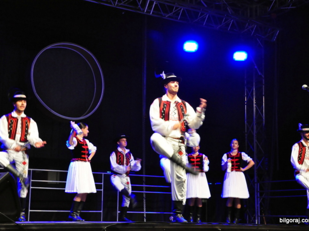 Muzyka i taniec sąsiadów (FOTO, VIDEO)