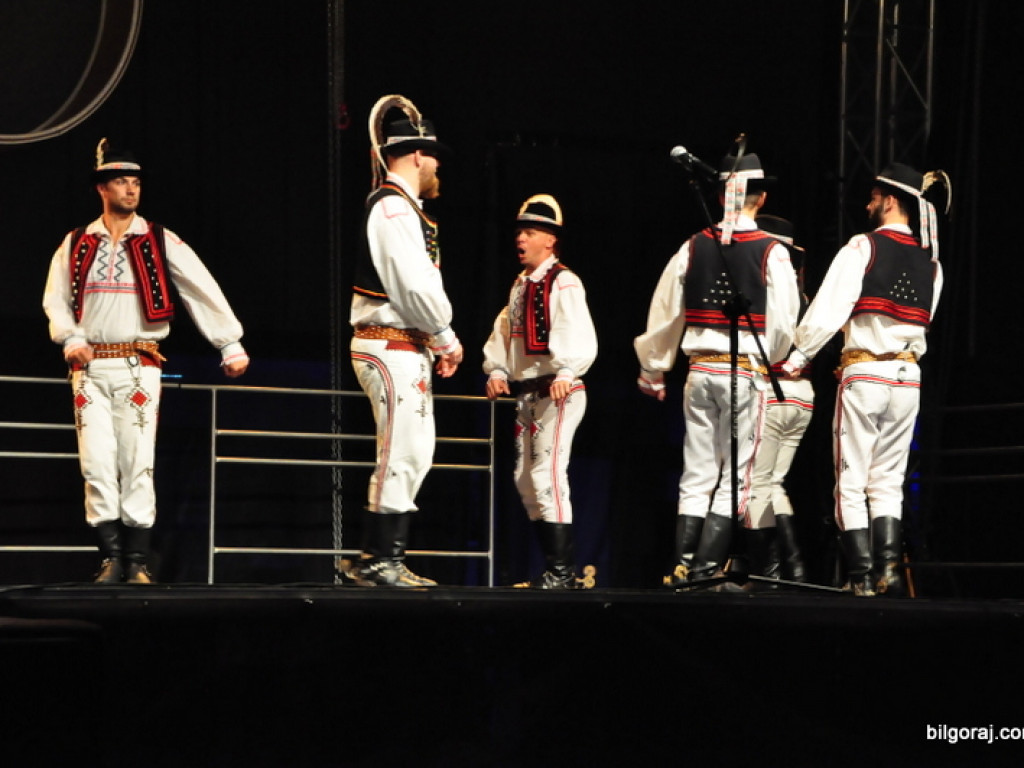 Muzyka i taniec sąsiadów (FOTO, VIDEO)