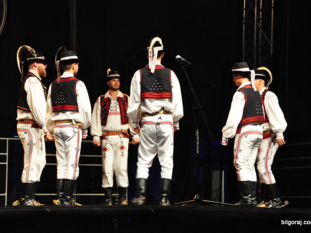 Muzyka i taniec sąsiadów (FOTO, VIDEO)