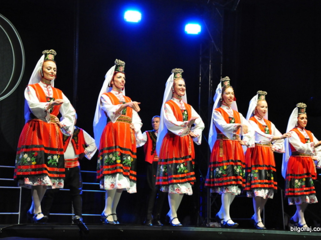 Muzyka i taniec sąsiadów (FOTO, VIDEO)