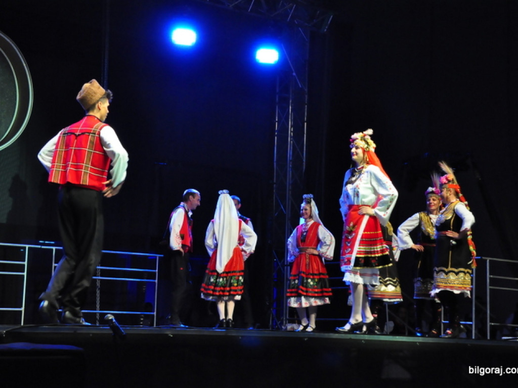 Muzyka i taniec sąsiadów (FOTO, VIDEO)