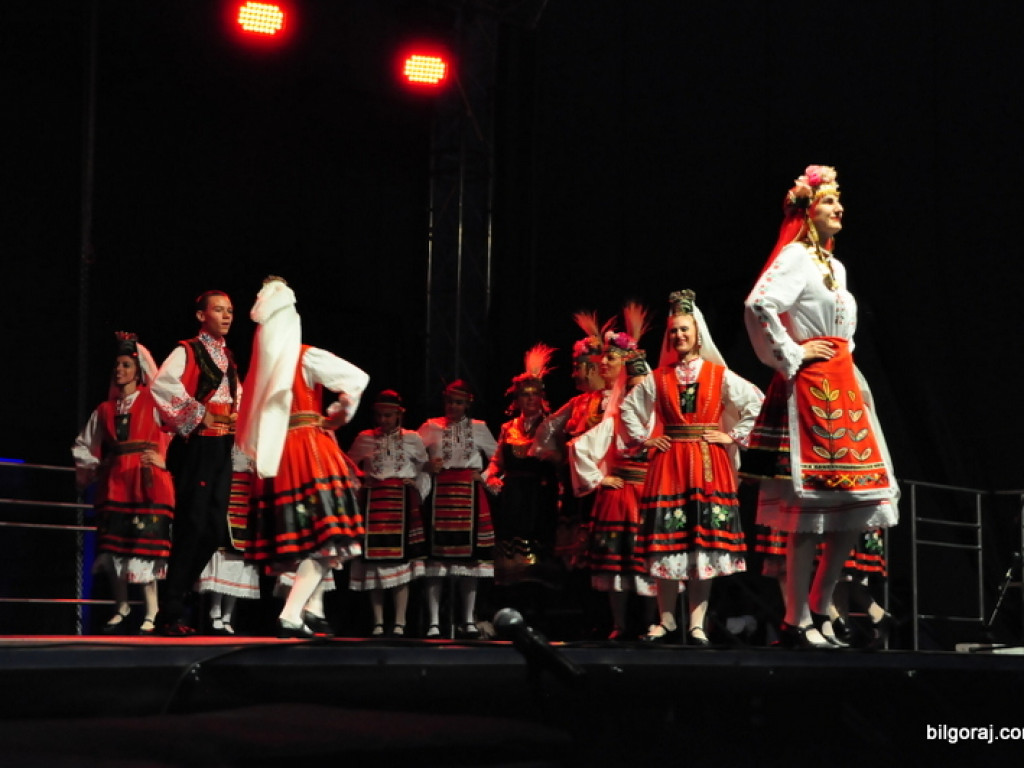 Muzyka i taniec sąsiadów (FOTO, VIDEO)