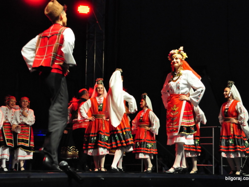 Muzyka i taniec sąsiadów (FOTO, VIDEO)