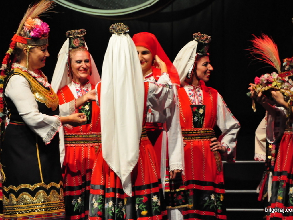 Muzyka i taniec sąsiadów (FOTO, VIDEO)