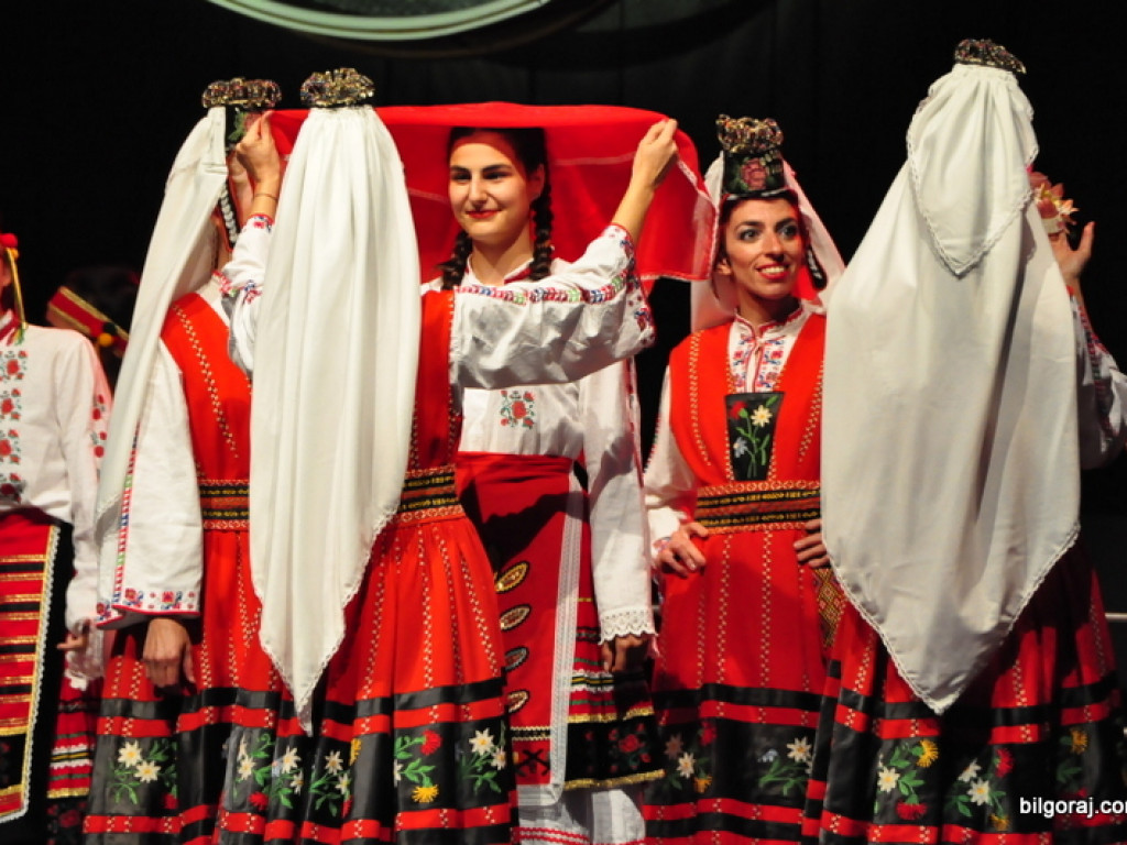 Muzyka i taniec sąsiadów (FOTO, VIDEO)