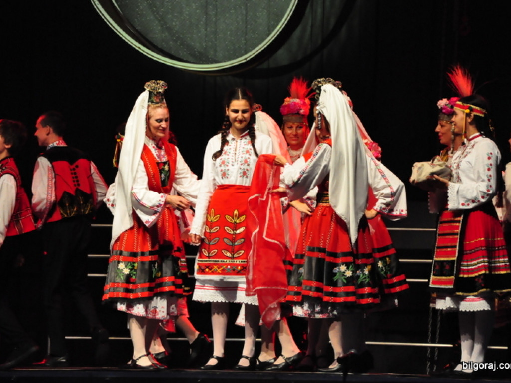 Muzyka i taniec sąsiadów (FOTO, VIDEO)