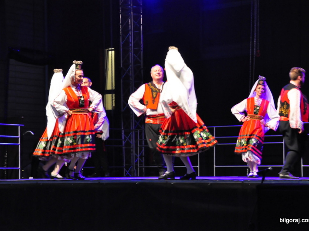 Muzyka i taniec sąsiadów (FOTO, VIDEO)