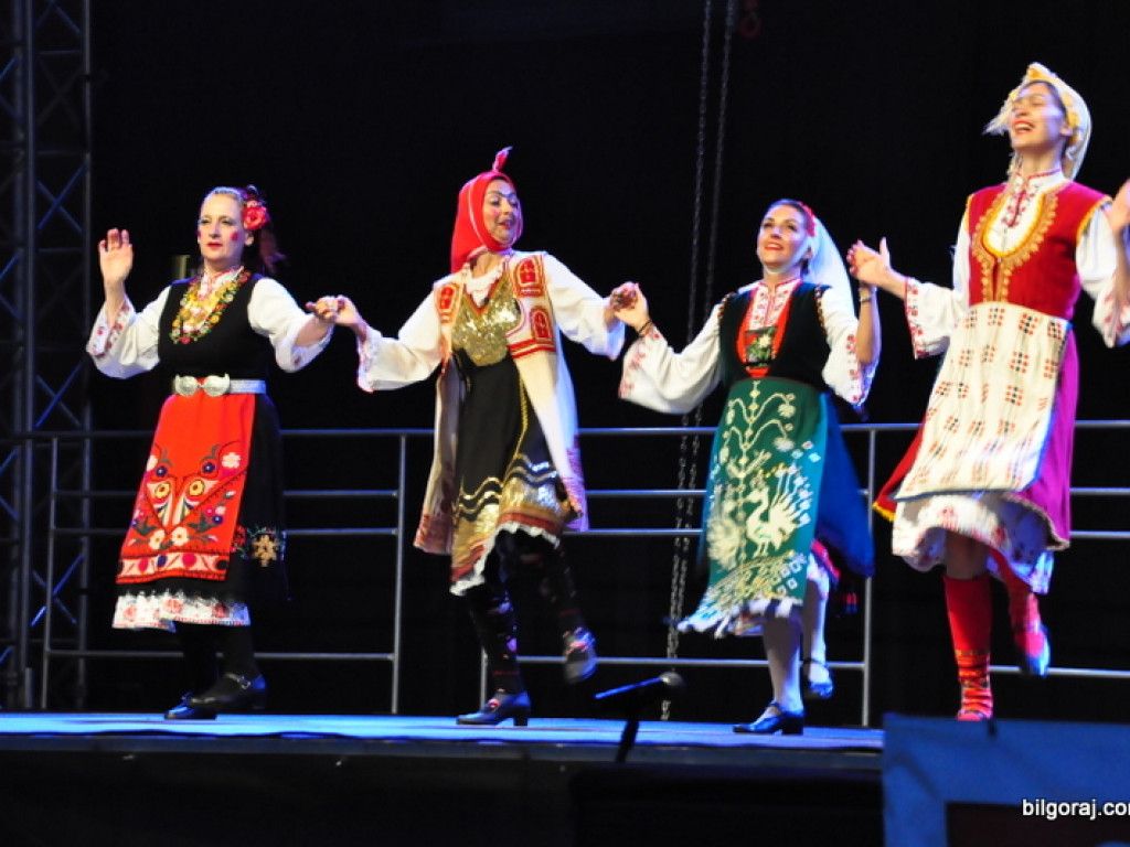 Muzyka i taniec sąsiadów (FOTO, VIDEO)