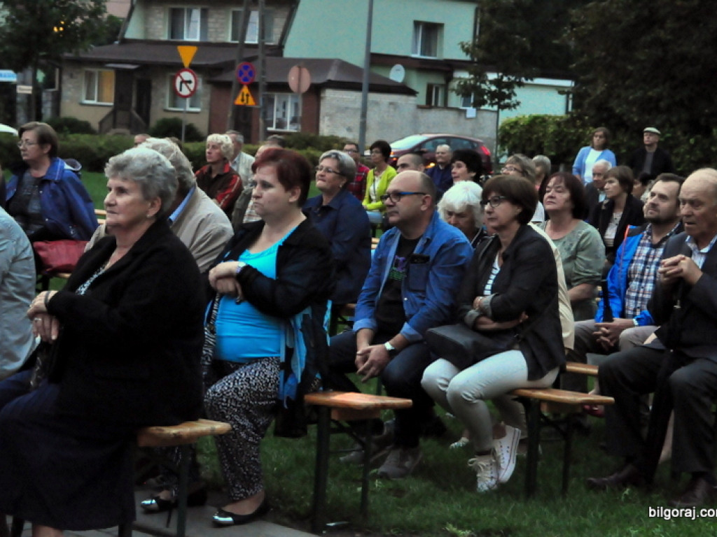 Muzyka i taniec sąsiadów (FOTO, VIDEO)