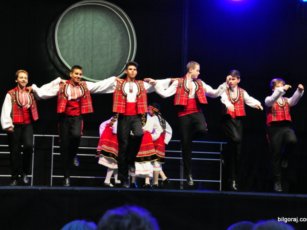 Muzyka i taniec sąsiadów (FOTO, VIDEO)