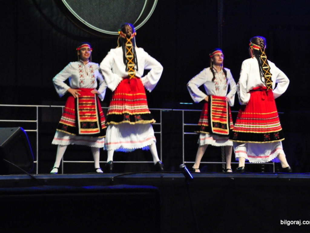 Muzyka i taniec sąsiadów (FOTO, VIDEO)