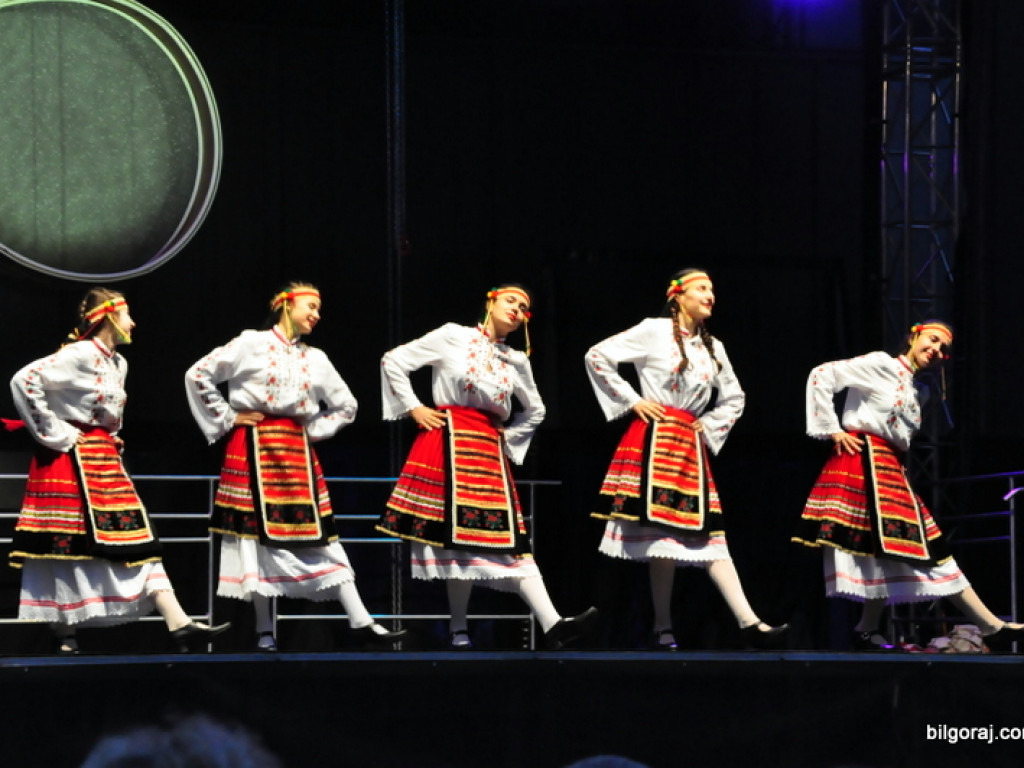 Muzyka i taniec sąsiadów (FOTO, VIDEO)