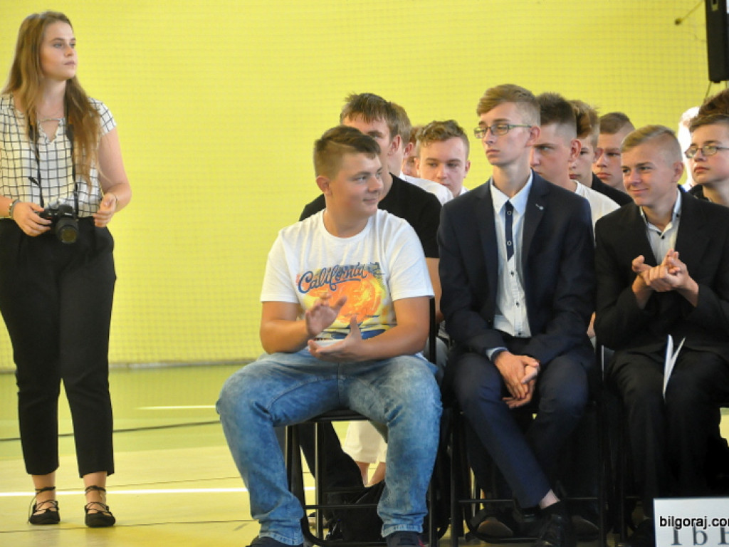 Zabrzmiał pierwszy dzwonek (FOTO)